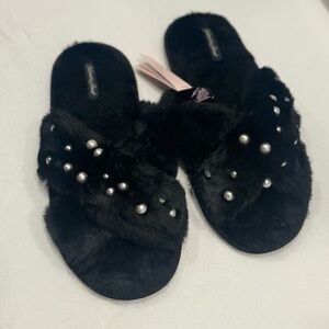 New VS Slippers Size M